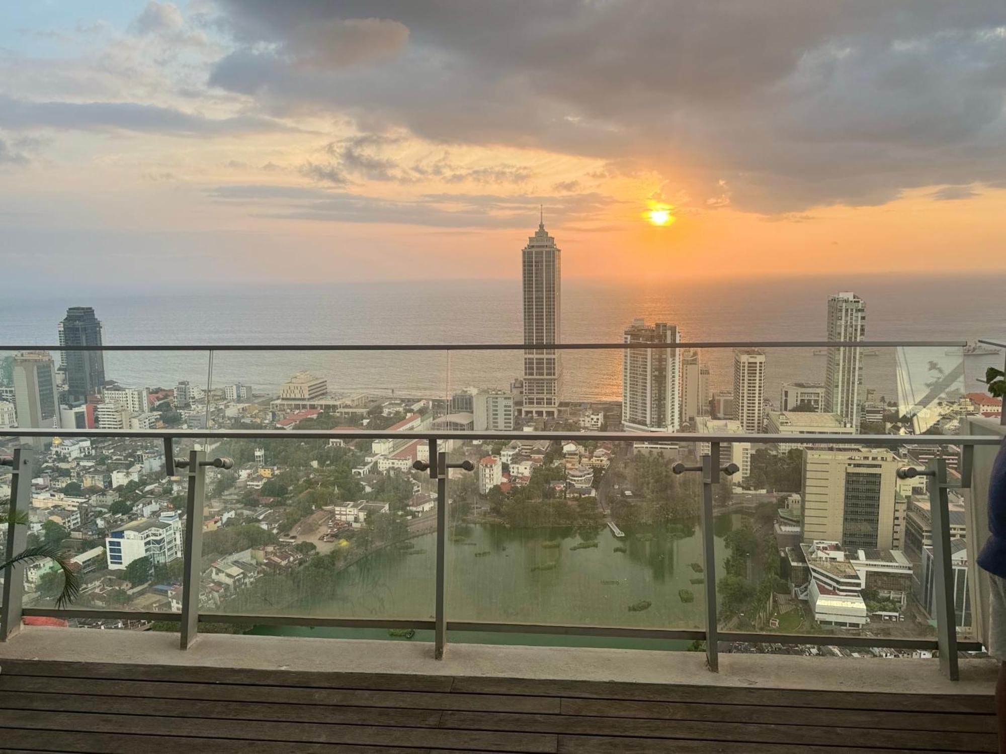 Altair Luxury Colombo By Miracle Apartment Exterior foto